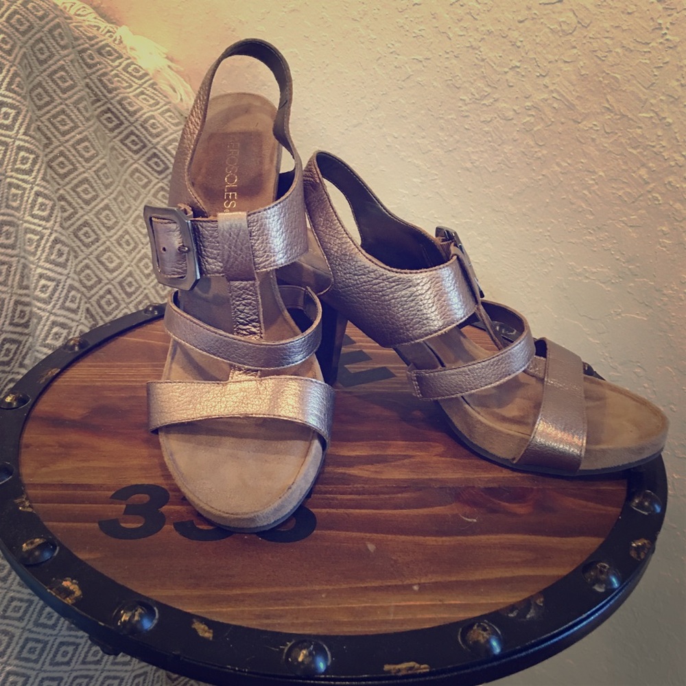 AEROSOLES Silver Sandals with Chic Comfort
